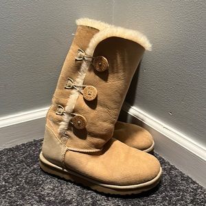 Ugg Bailey Button tan boot size 7.